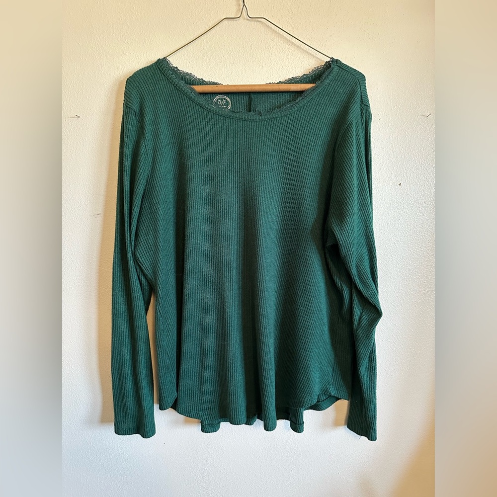 Beautiful Emerald Green Long Sleeve Shirt 💚